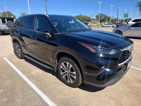 Black 2024 Toyota Highlander XLE for sale in Plano, TX