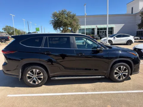 More photos of 2024 Toyota Highlander XLE at Autos of Dallas - Plano, TX