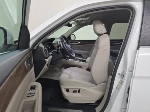 More photos of 2024 Volkswagen Atlas 2.0T SE w/Technology at Autos of Dallas - Plano, TX
