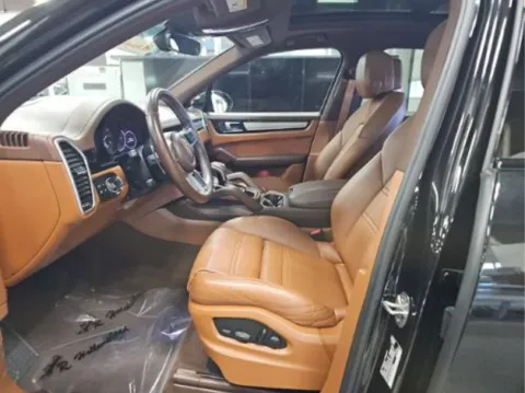 More photos of 2023 Porsche Cayenne Platinum Edition at Autos of Dallas - Plano, TX
