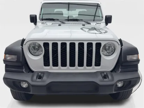 More photos of 2022 Jeep Gladiator Sport BACK-UP CAMERA,KEY-GO,17" WHLS at Autos of Dallas - Plano, TX