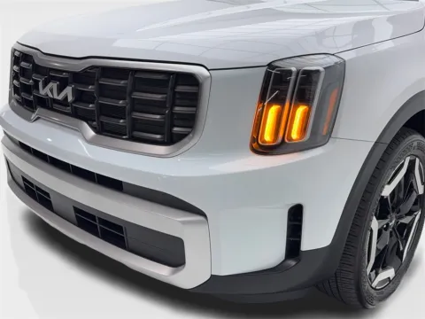 More photos of 2025 Kia Telluride S NAV,CAM,SUNROOF,HTD STS,BLIND SPOT,3RD ROW at Autos of Dallas - Plano, TX