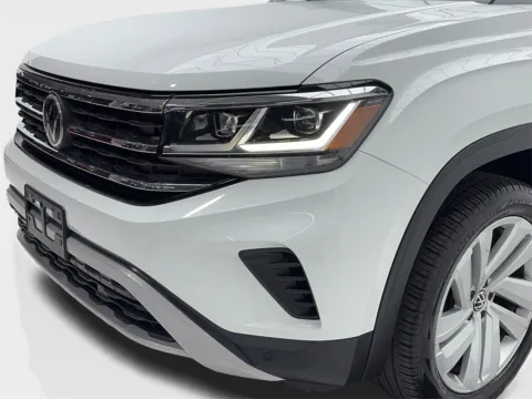 More photos of 2022 Volkswagen Atlas Cross Sport 3.6L V6 SE w/Technology CAM,PANO,HTD STS,BLIND SPO at Autos of Dallas - Plano, TX
