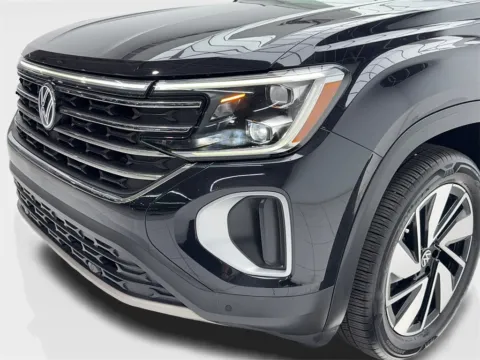 More photos of 2024 Volkswagen Atlas 2.0T SE w/Technology CAM,PANO,HTD STS,BLIND SPOT,3 at Autos of Dallas - Plano, TX
