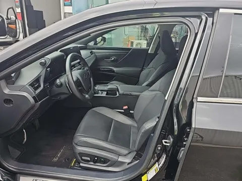 More photos of 2022 Lexus ES 350 CAM,SUNROOF,CLMT STS,BLIND SPOT,17" WLS at Autos of Dallas - Plano, TX