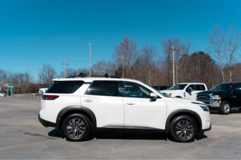 More photos of 2022 NISSAN PATHFINDER SV at Carolina Auto Finance, NC