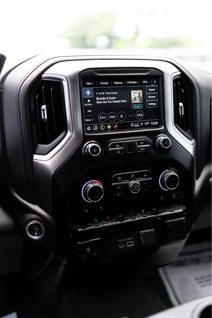 2021 Chevrolet Silverado 1500 LT - Photo 11