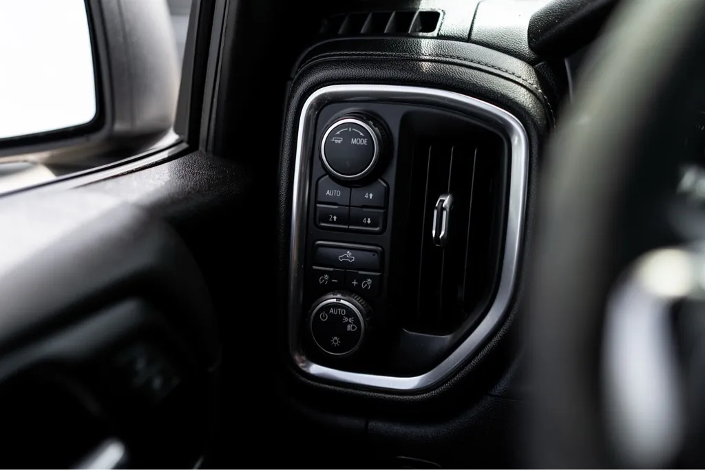 2021 Chevrolet Silverado 1500 LT - Photo 17
