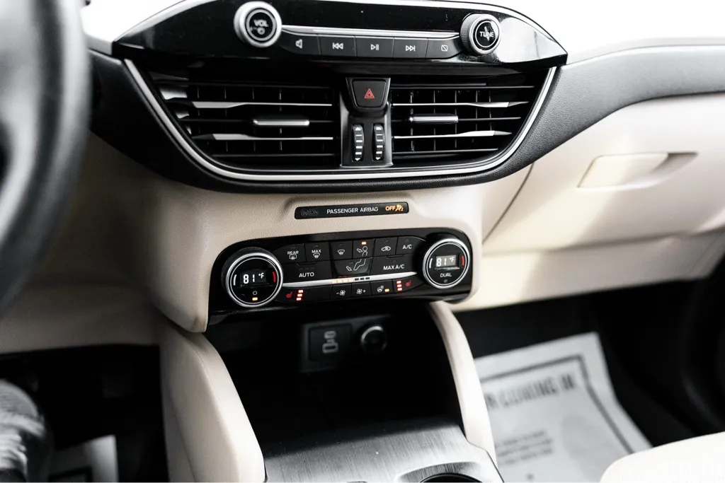 2021 Ford Escape SEL - Photo 25
