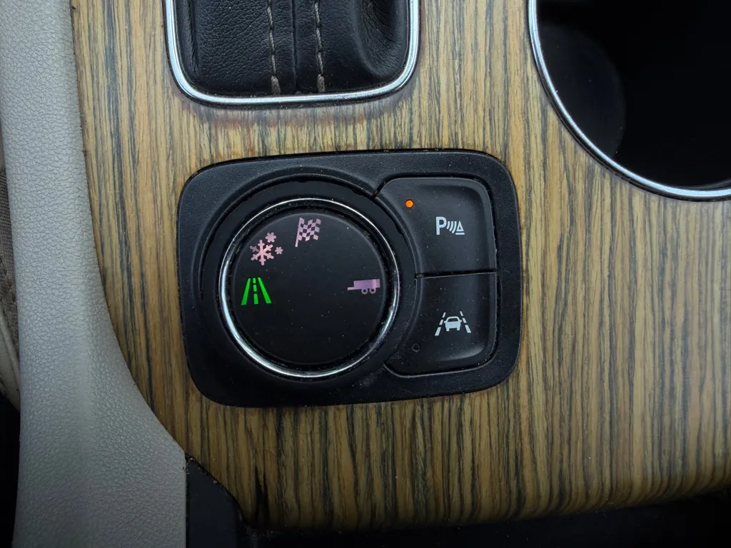 2019 GMC Acadia Denali - Photo 17