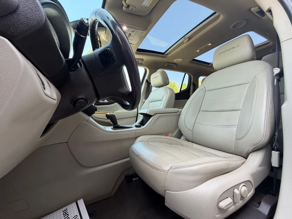 2019 GMC Acadia Denali - Photo 7