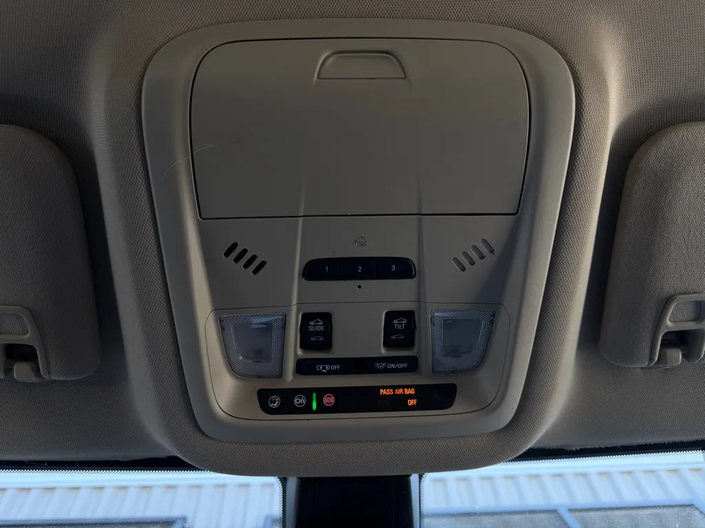 2019 GMC Acadia Denali - Photo 16
