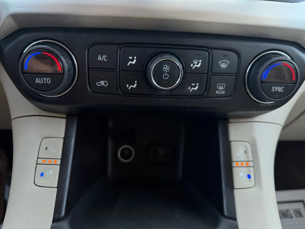 2019 GMC Acadia Denali - Photo 11