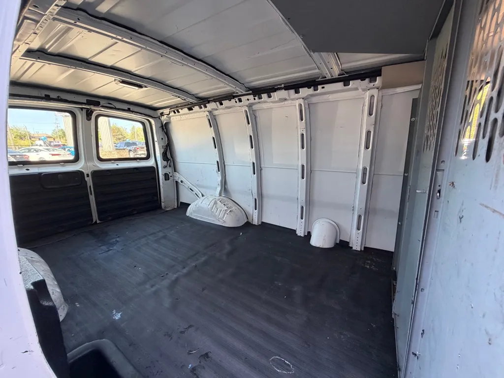 2014 GMC Savana Cargo Work Van - Photo 14