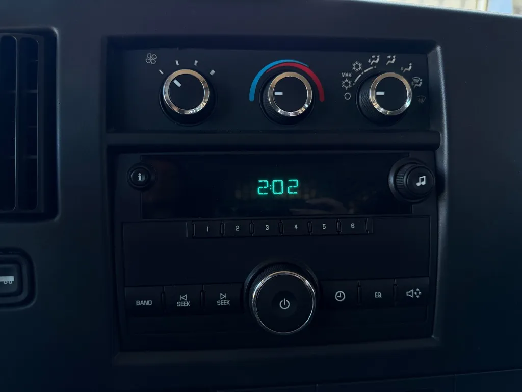 2014 GMC Savana Cargo Work Van - Photo 7