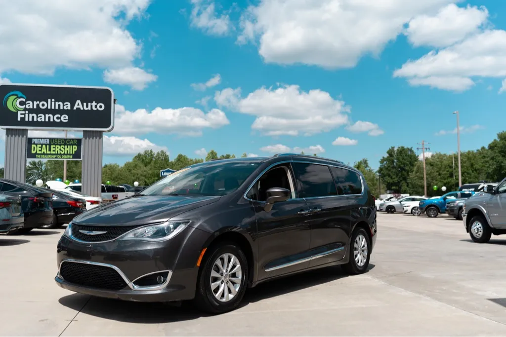 2019 Chrysler Pacifica Touring L's photo