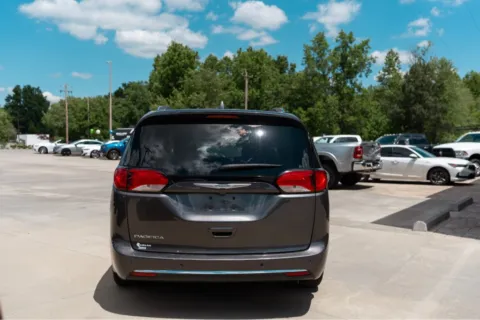 More photos of 2019 CHRYSLER PACIFICA TOURING L at Carolina Auto Finance, NC