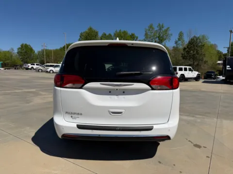 More photos of 2020 CHRYSLER PACIFICA TOURING L at Carolina Auto Finance, NC