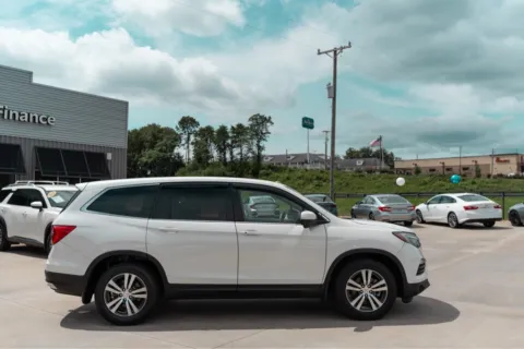 More photos of 2017 HONDA PILOT EXL at Carolina Auto Finance, NC