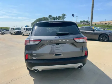 More photos of 2021 FORD ESCAPE SE at Carolina Auto Finance, NC