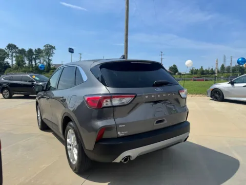 More photos of 2021 FORD ESCAPE SE at Carolina Auto Finance, NC