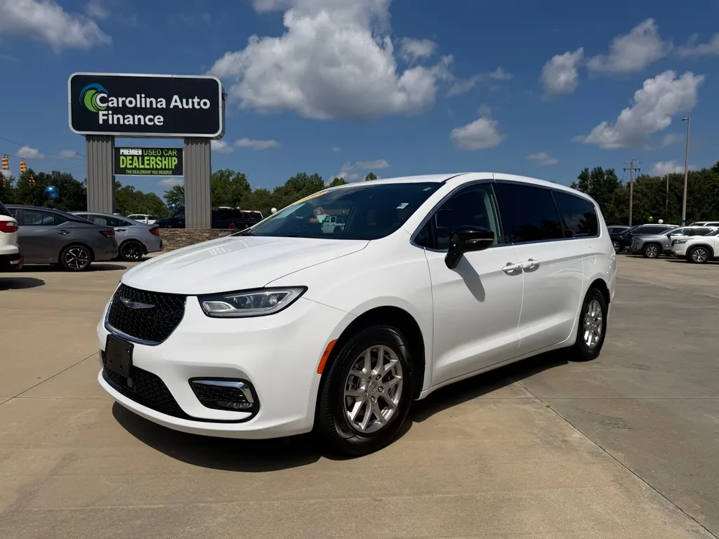 White 2024 CHRYSLER PACIFICA TOURING L for sale in Forest City, NC
