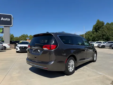 More photos of 2018 CHRYSLER PACIFICA TOURING L at Carolina Auto Finance, NC