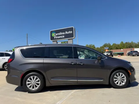 More photos of 2018 CHRYSLER PACIFICA TOURING L at Carolina Auto Finance, NC