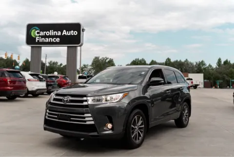 Green 2017 TOYOTA HIGHLANDER XLE for sale in Forest City, NC