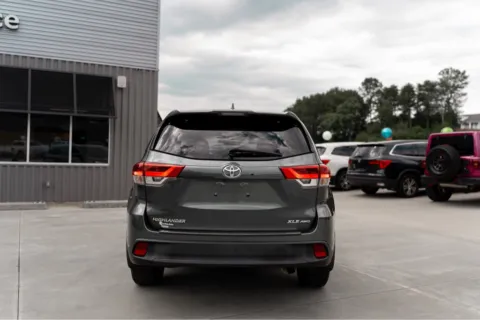 More photos of 2017 TOYOTA HIGHLANDER XLE at Carolina Auto Finance, NC