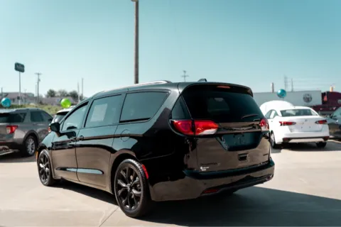 More photos of 2019 CHRYSLER PACIFICA LIMITED at Carolina Auto Finance, NC