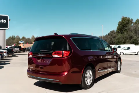 More photos of 2018 CHRYSLER PACIFICA TOURING L at Carolina Auto Finance, NC