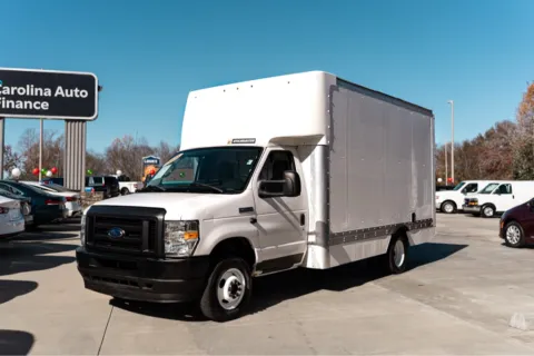 White 2021 FORD ECONOLINE E450 SUPER DUTY CUTAWAY VAN for sale in Forest City, NC