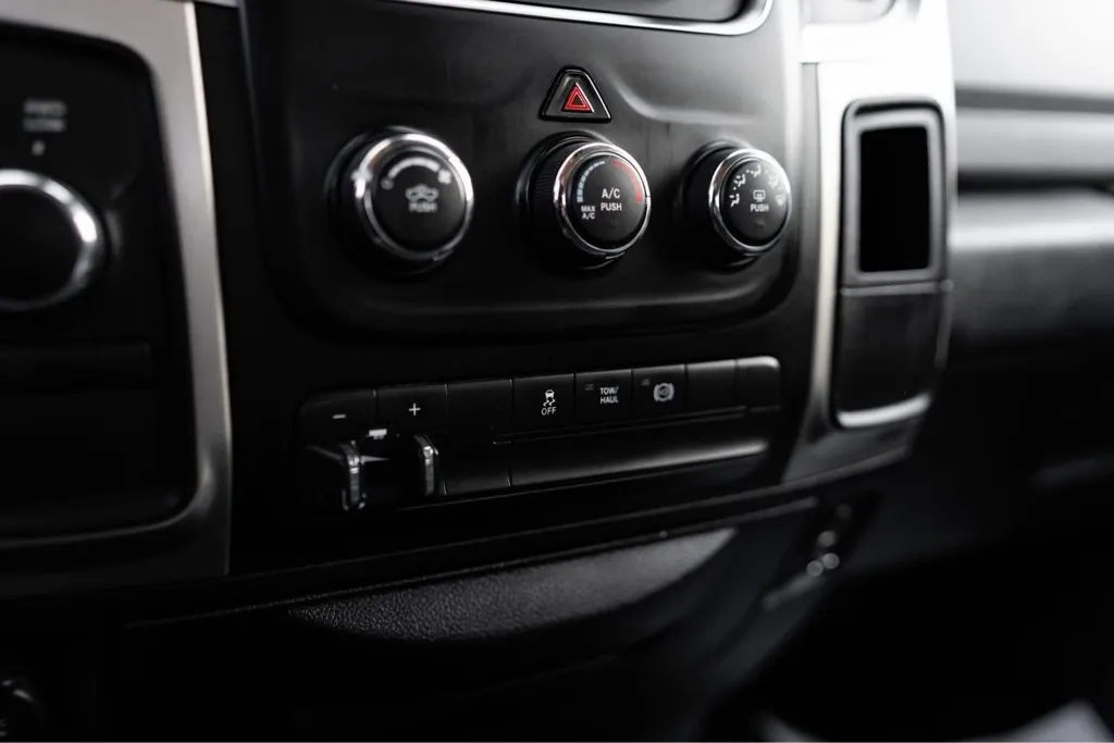 2016 RAM Ram 3500 Pickup SLT - Photo 13