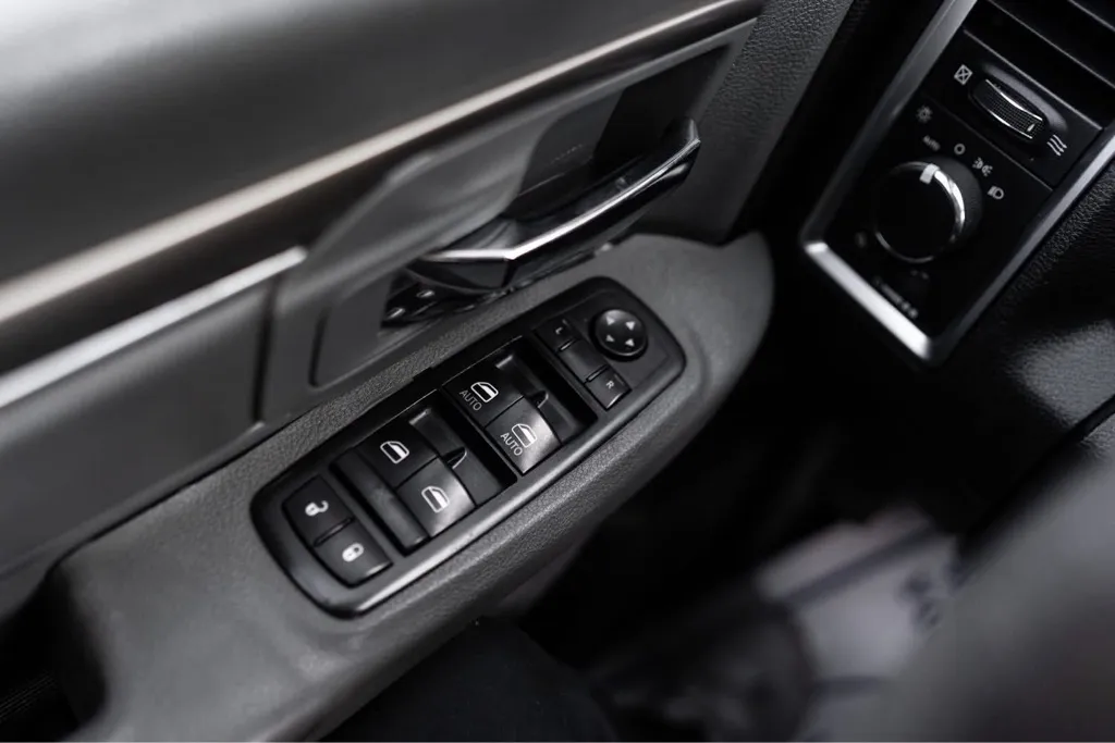 2016 RAM Ram 3500 Pickup SLT - Photo 12