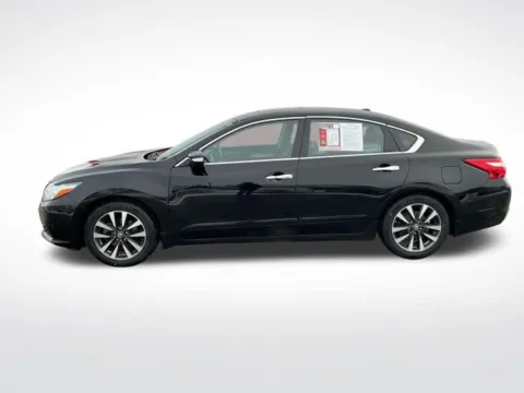 More photos of 2016 Nissan Altima 2.5 SL at Nyhus Family Sales, MN