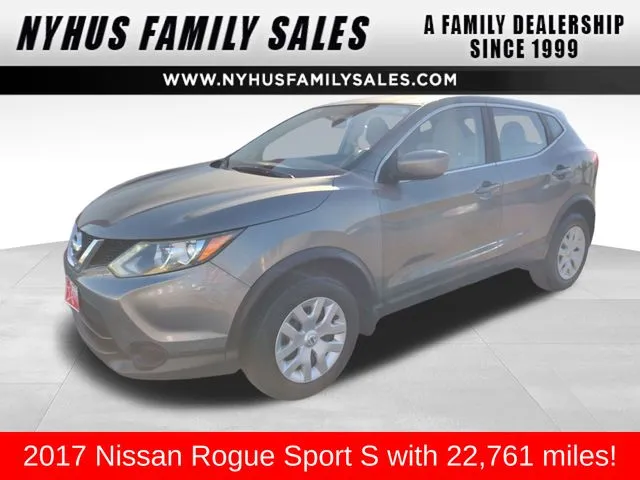 2017 Nissan Rogue Sport S's photo