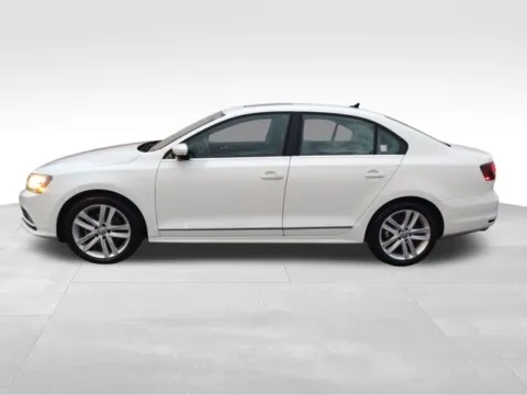 More photos of 2017 Volkswagen Jetta 1.8T SEL at Nyhus Family Sales, MN