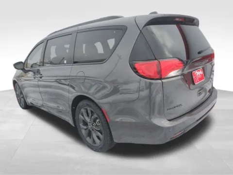 More photos of 2018 Chrysler Pacifica Touring Plus at Nyhus Family Sales, MN