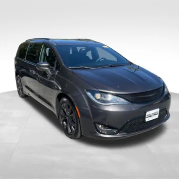 More photos of 2018 Chrysler Pacifica Touring Plus at Nyhus Family Sales, MN