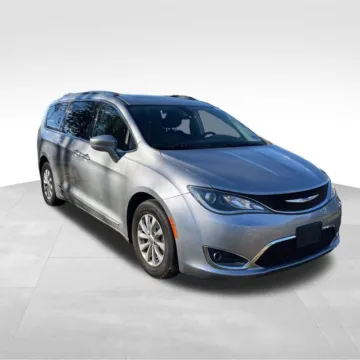 More photos of 2018 Chrysler Pacifica Touring L Plus at Nyhus Family Sales, MN