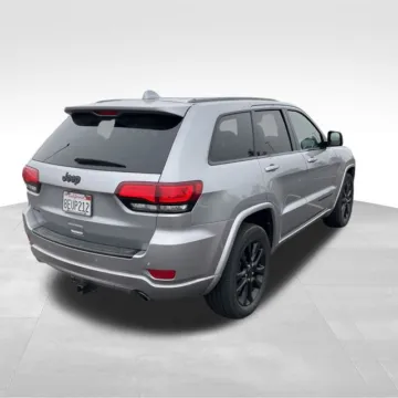More photos of 2018 Jeep Grand Cherokee Altitude at Nyhus Family Sales, MN
