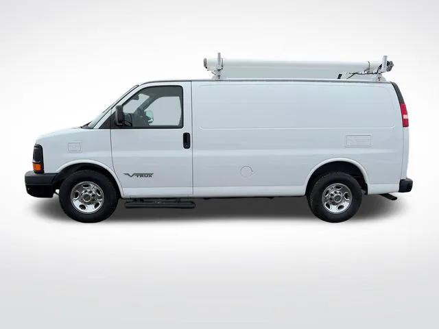 Chevrolet Express photo 3