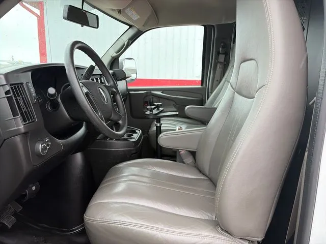 Chevrolet Express photo 21