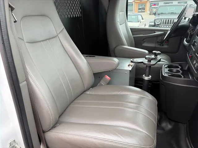 Chevrolet Express photo 39