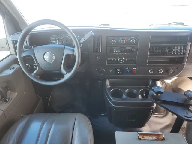 Chevrolet Express photo 27