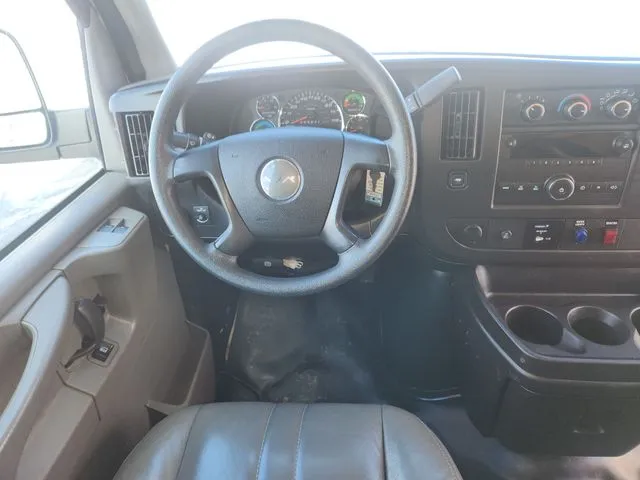 Chevrolet Express photo 26