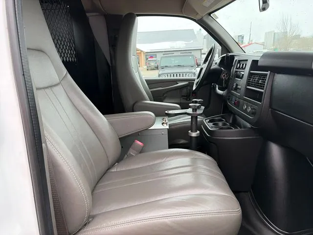 Chevrolet Express photo 22