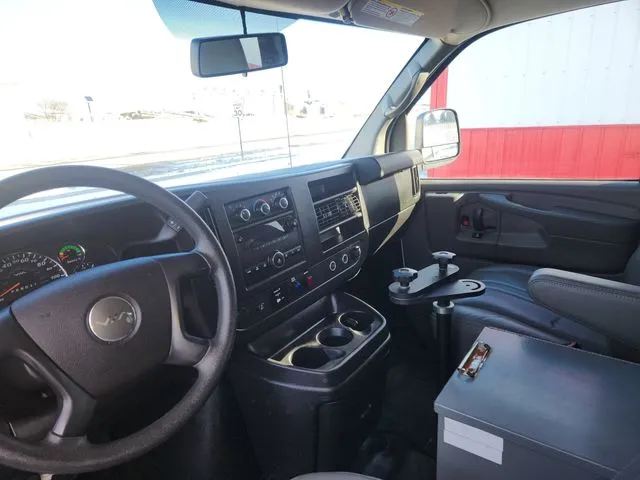 Chevrolet Express photo 29