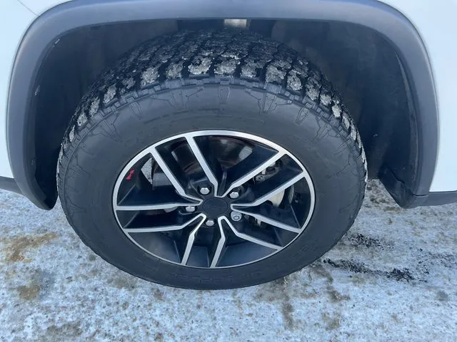 Jeep Grand Cherokee photo 15